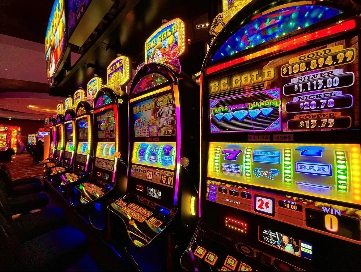 slots online, slots tradicionais, jogos de cassino, cassinos online, máquinas caça-níqueis, escolha de jogos, entretenimento de cassino